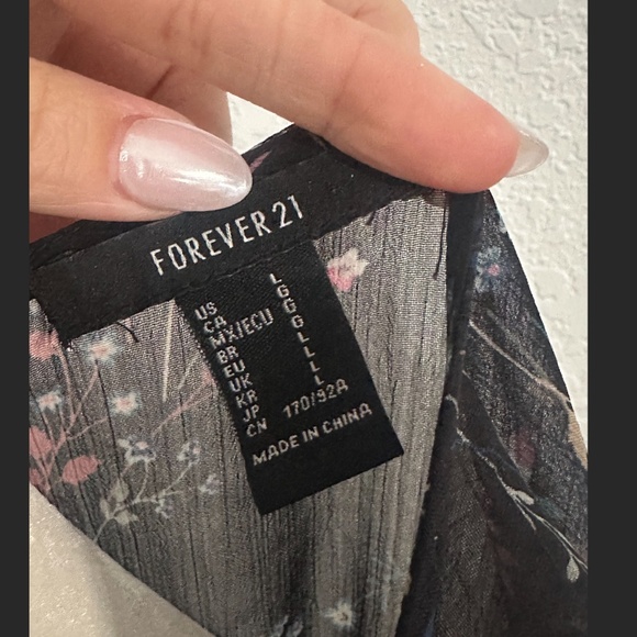 Forever 21 black floral print V-neck peplum blouse with long lantern sleeves - Picture 3 of 5